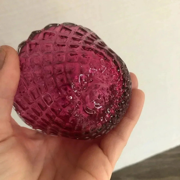 Vintage Strawberry Glass  Paperweight - Picture 5 of 9